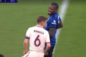 开云足球-分屏直播变处刑赖斯打入十分角同时，基米希“撒尿球”被没收