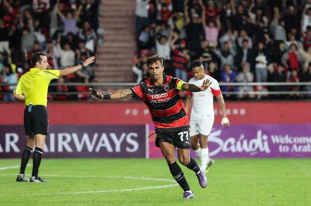 开云足球-穆斯卡特最惨一败如何制造？海港半场崩盘输在板凳