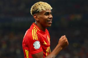 开云注册平台-世体：亚马尔背部不适正在好转，预计能代表西班牙出战土耳其