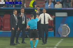 场边抱怨判罚，小因扎吉被裁判出示黄牌